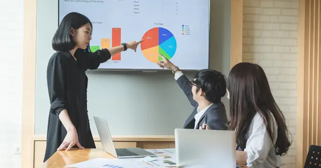 marketing consultant vs marketing strategist