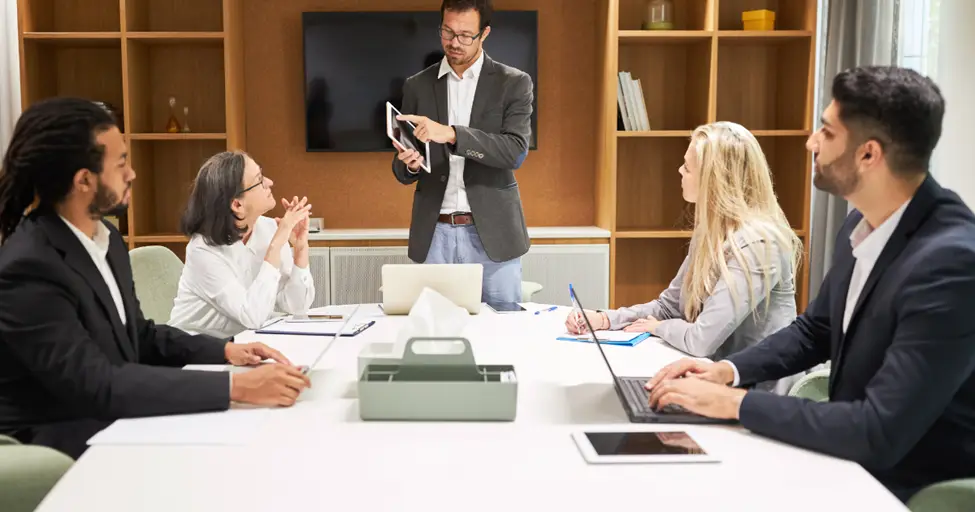 marketing vs consultant